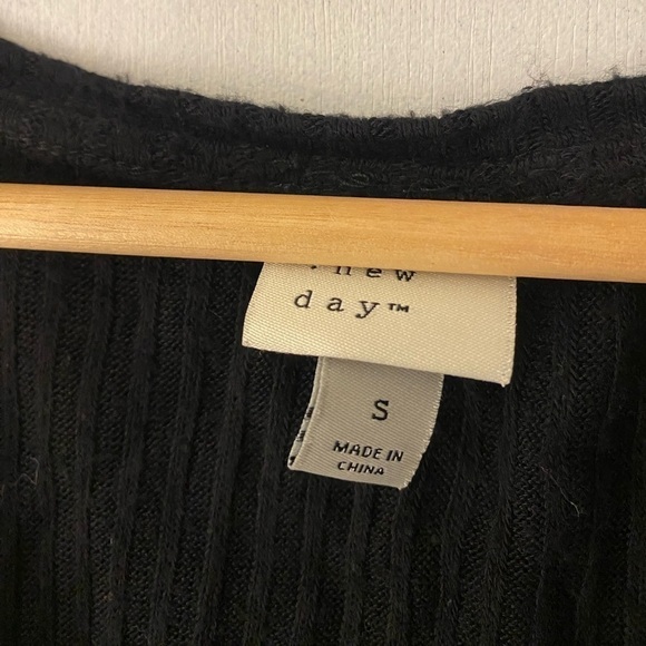 A NEW DAY BLACK TIE SLEEVELESS BLOUSE SIZE SMALL - Picture 2 of 3